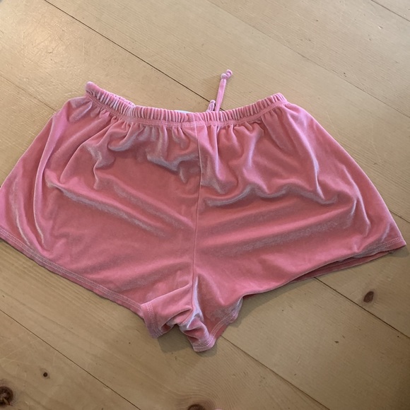 🔺PINK shorts. - Picture 2 of 6